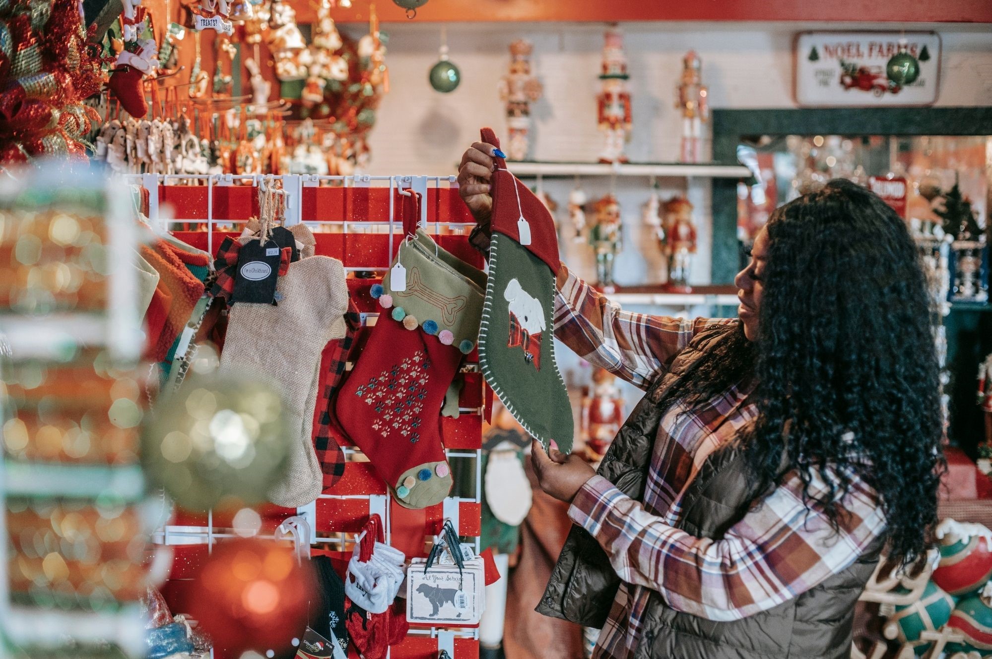 Create Meaningful Digital Interactions for the Holidays Retailers Franchise Restaurants Communication